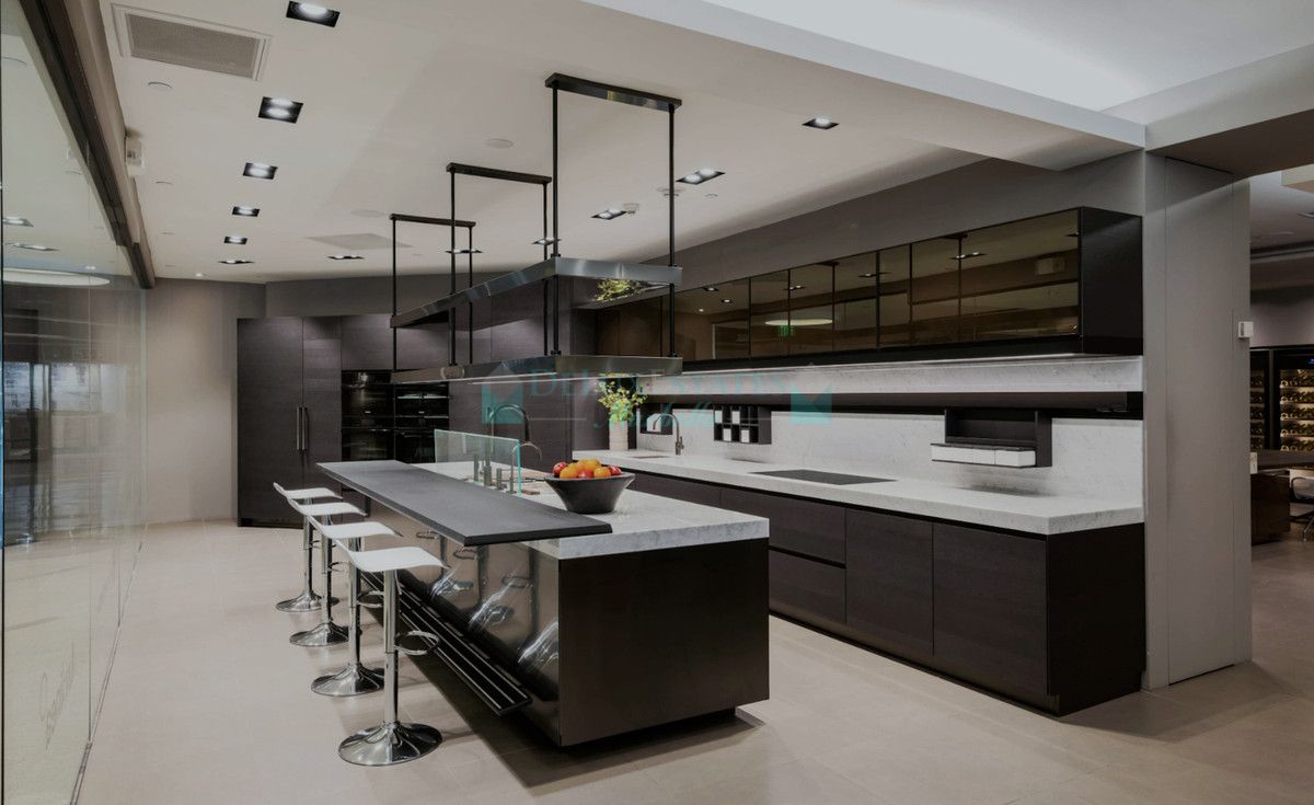 Villa for sale in Benahavis