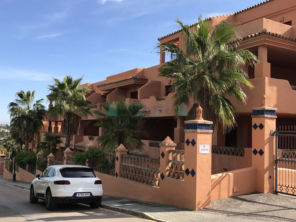 Ground Floor Apartment for sale in Benahavis