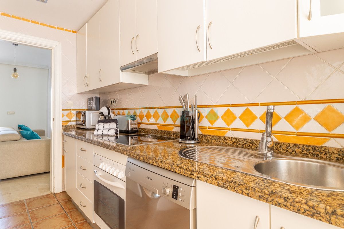 Adosado en alquiler en El Rosario, Marbella Este