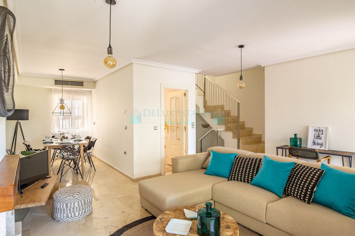 Adosado en alquiler en El Rosario, Marbella Este