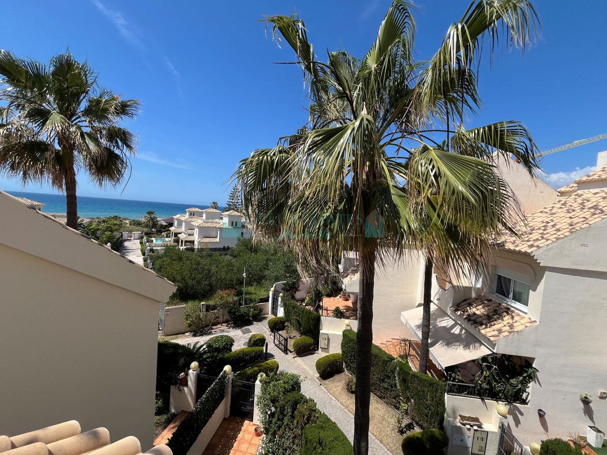 Adosado en alquiler en El Rosario, Marbella Este