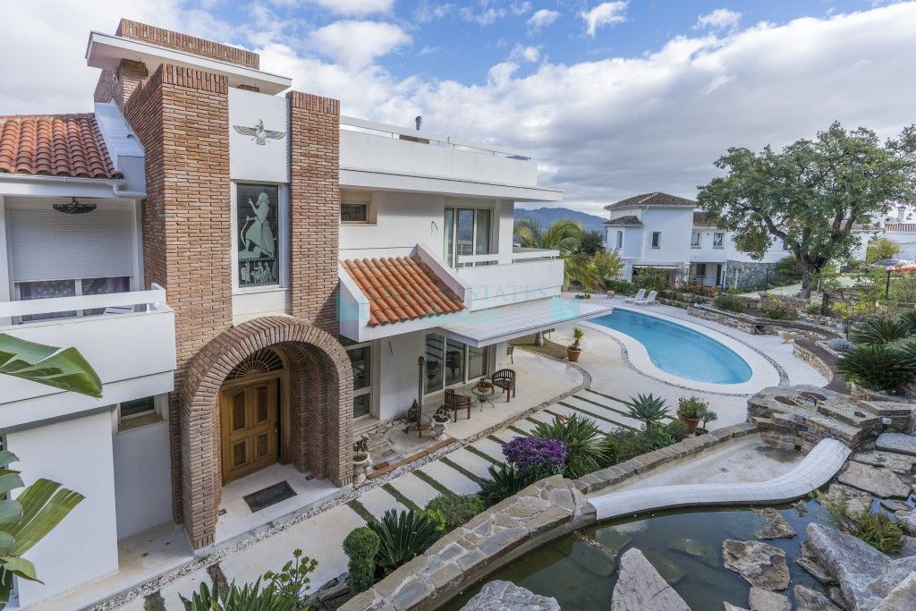 Villa for sale in La Mairena, Marbella East