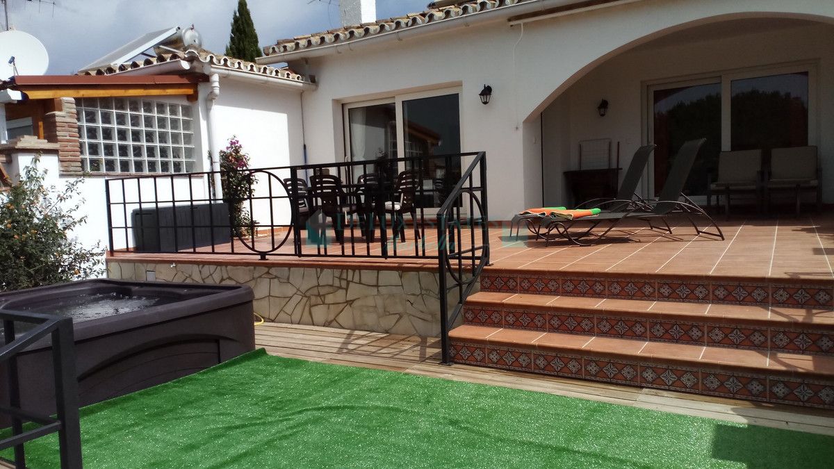 Villa for rent in Artola, Marbella East