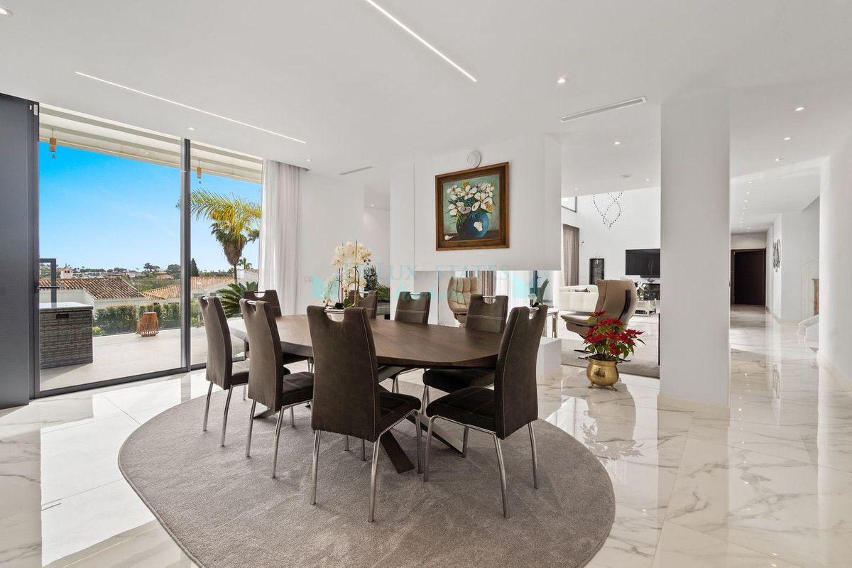 Villa for sale in Estepona