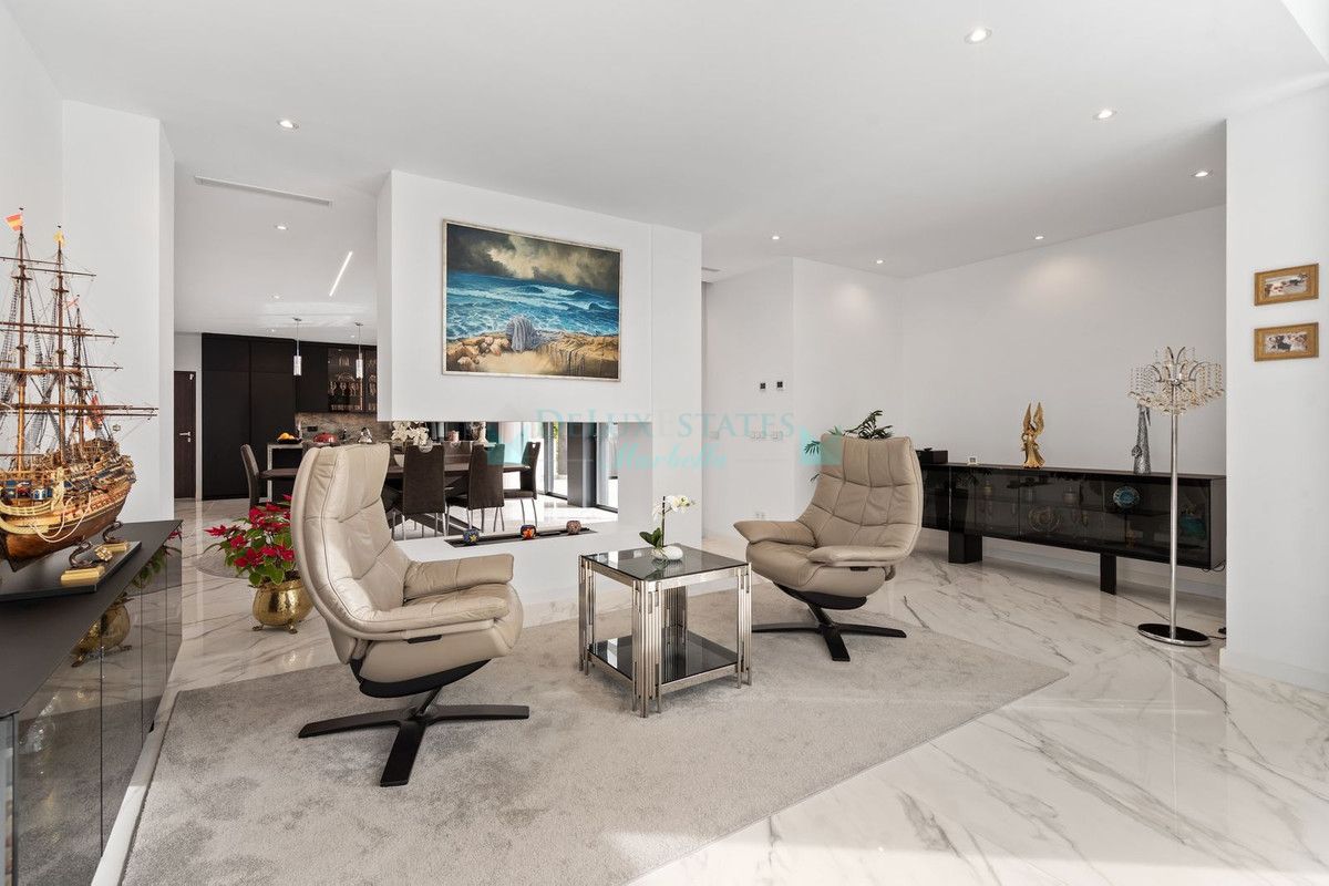 Villa for sale in Estepona