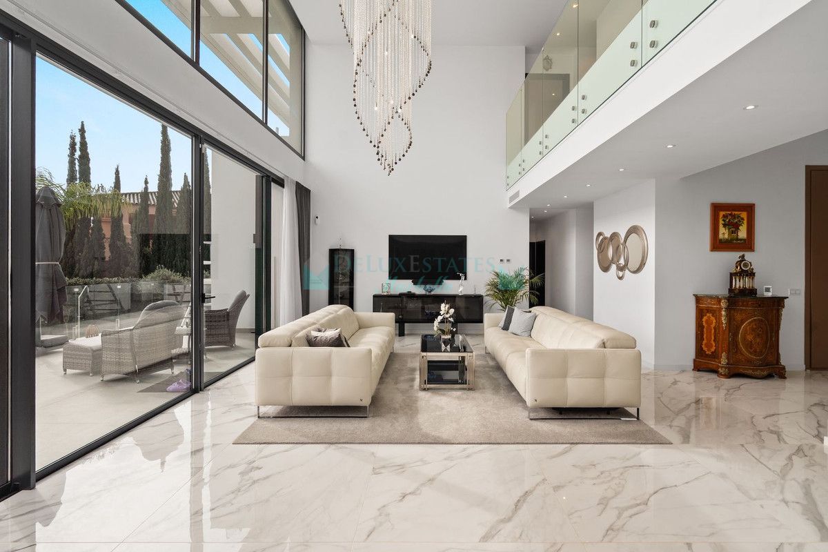 Villa for sale in Estepona