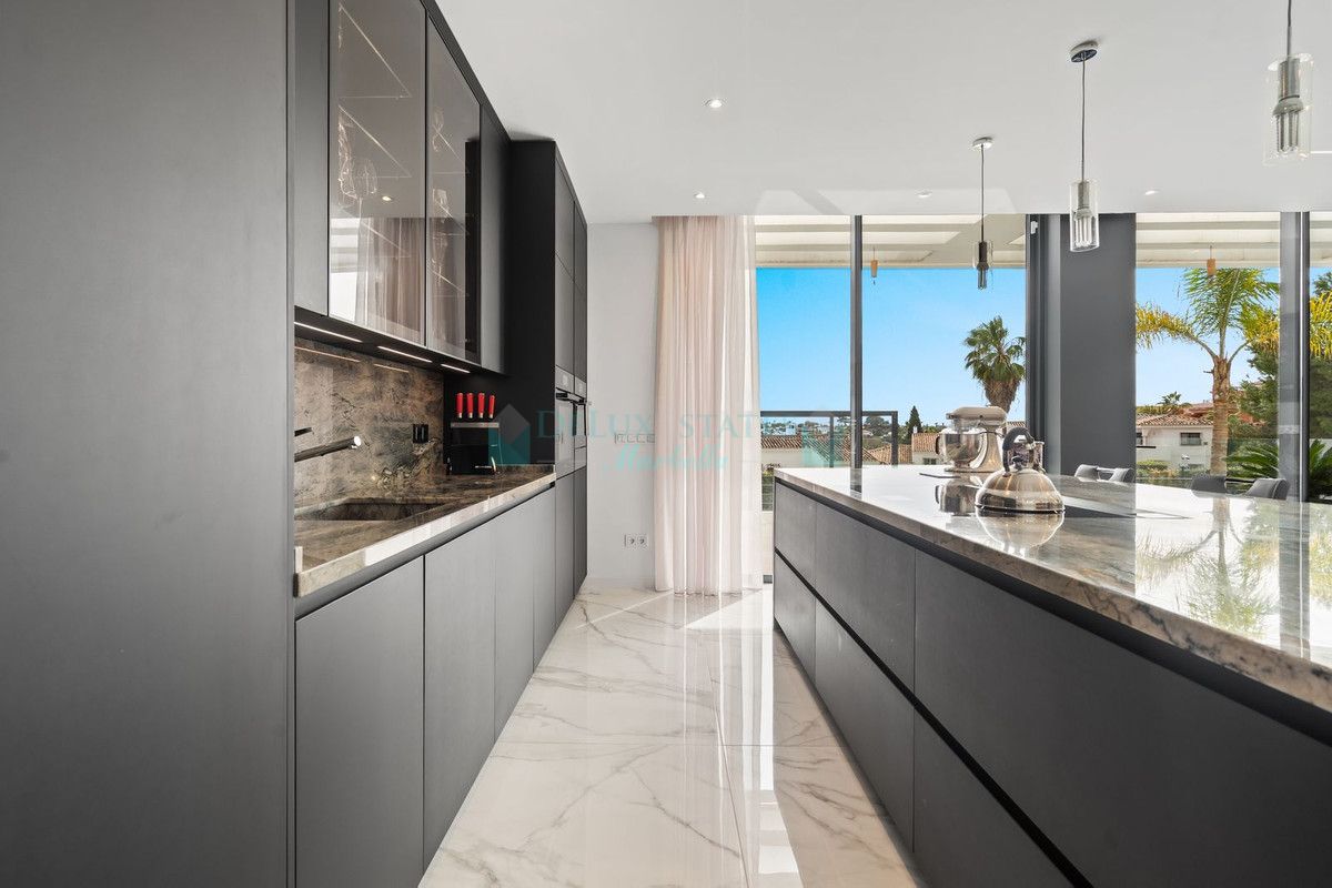 Villa for sale in Estepona