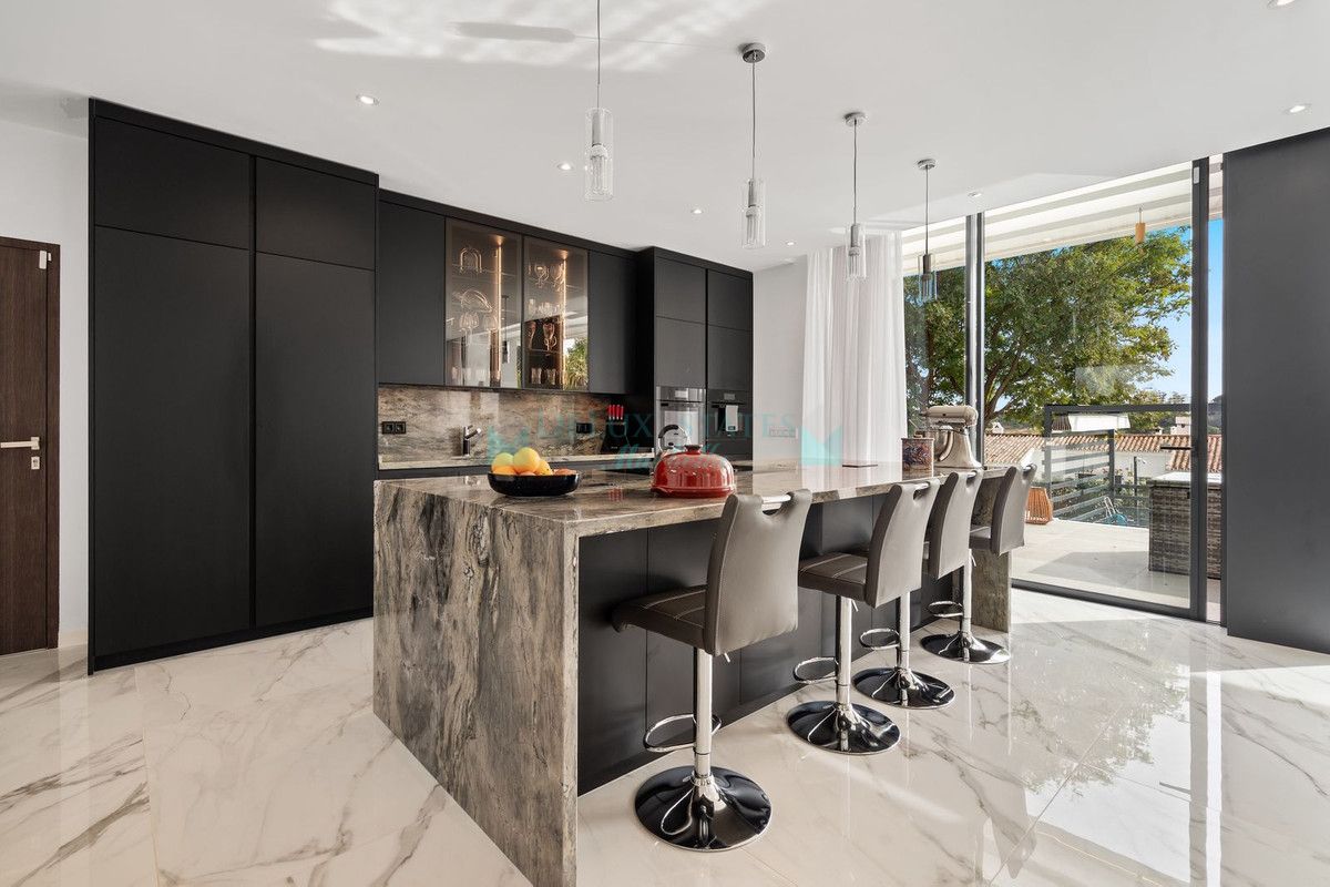 Villa for sale in Estepona