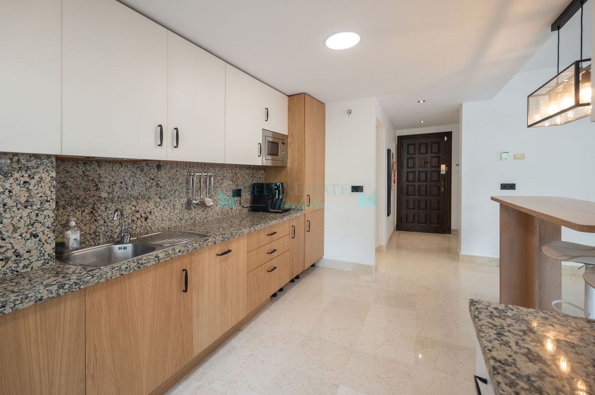Apartment for rent in Benahavis