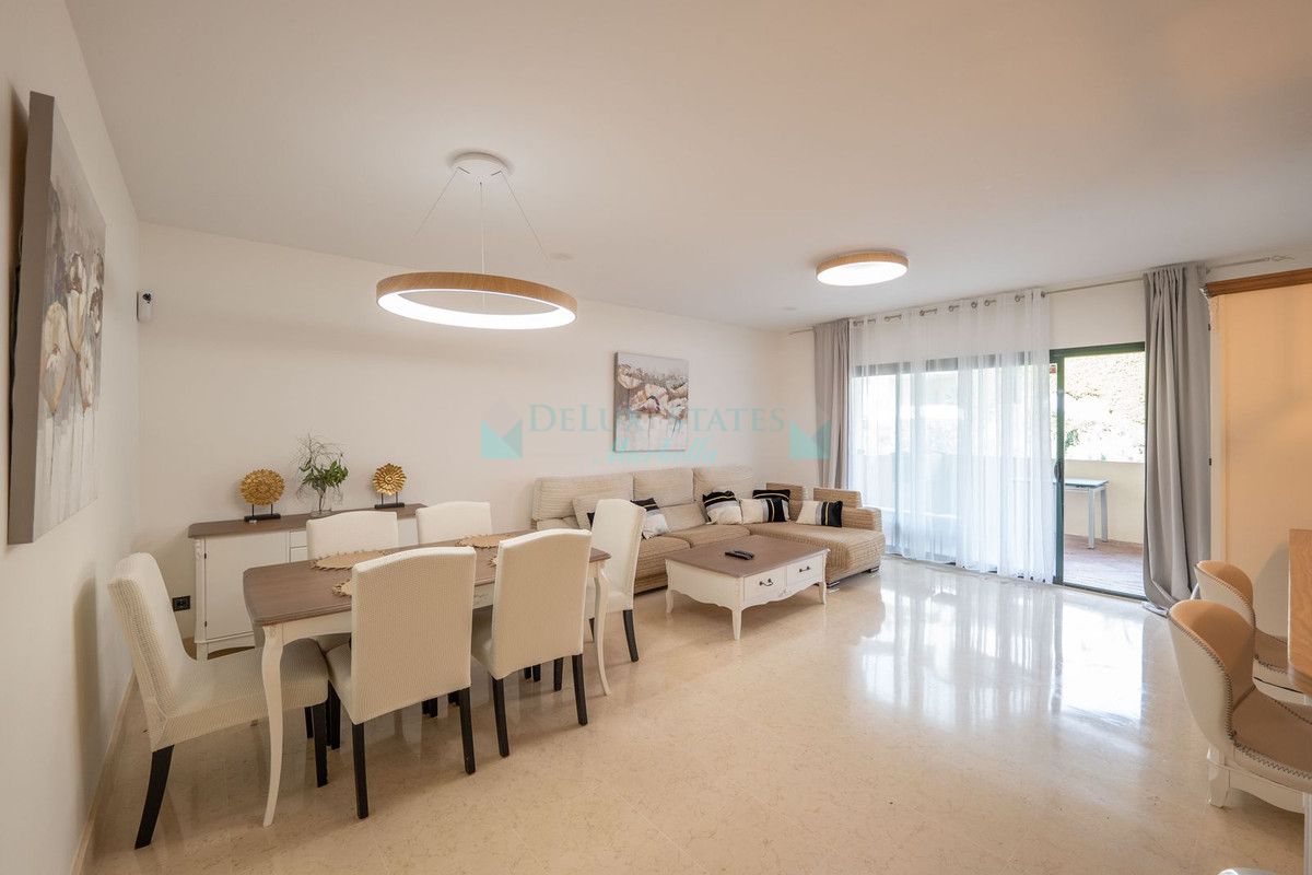 Apartment for rent in Benahavis