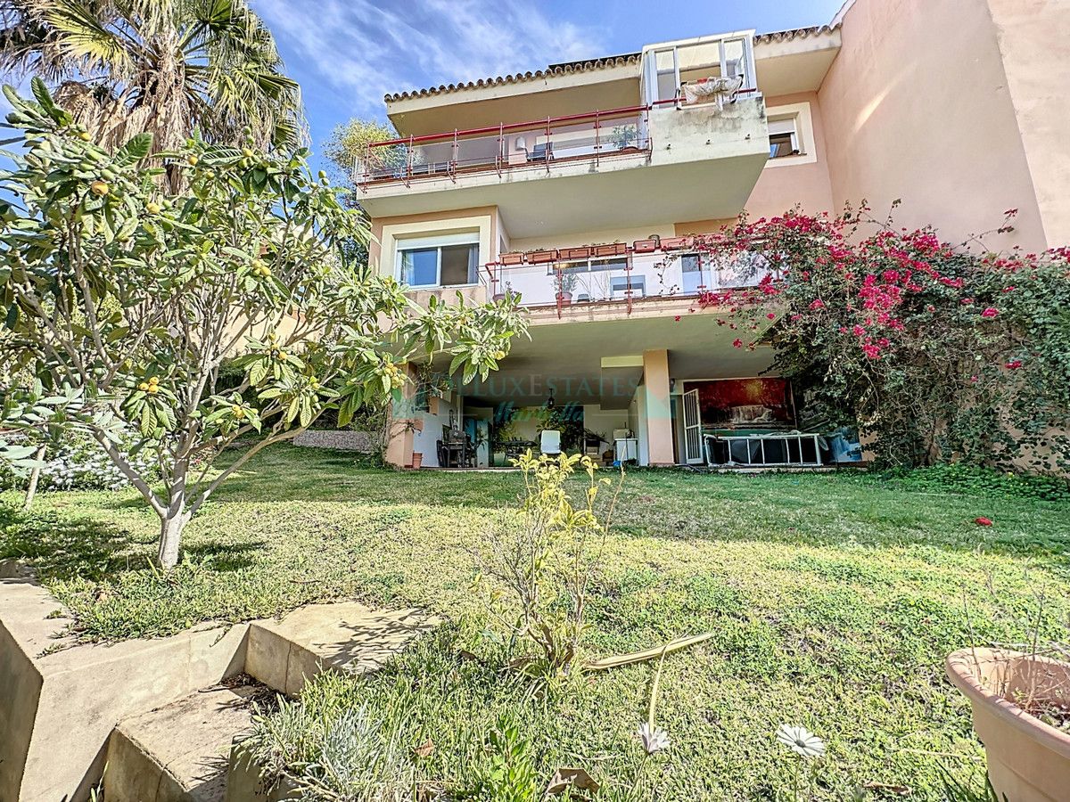 Villa Pareada en venta en Estepona