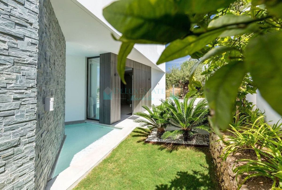 Villa for sale in Benahavis