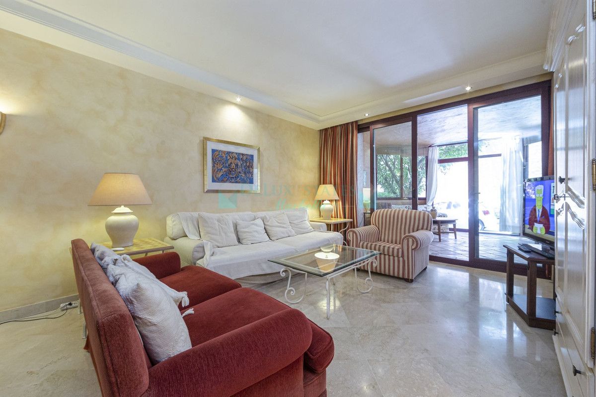 Ground Floor Apartment for sale in New Golden Mile, Estepona