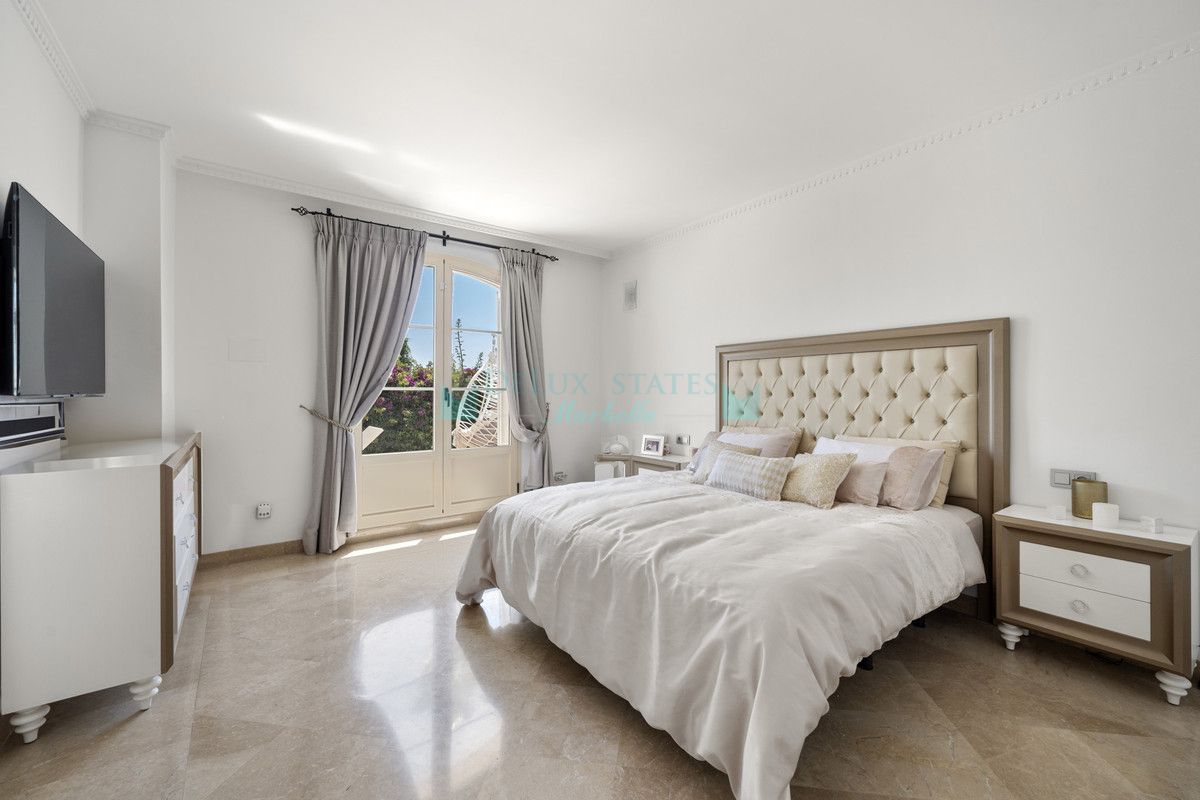 Town House for sale in Nueva Andalucia