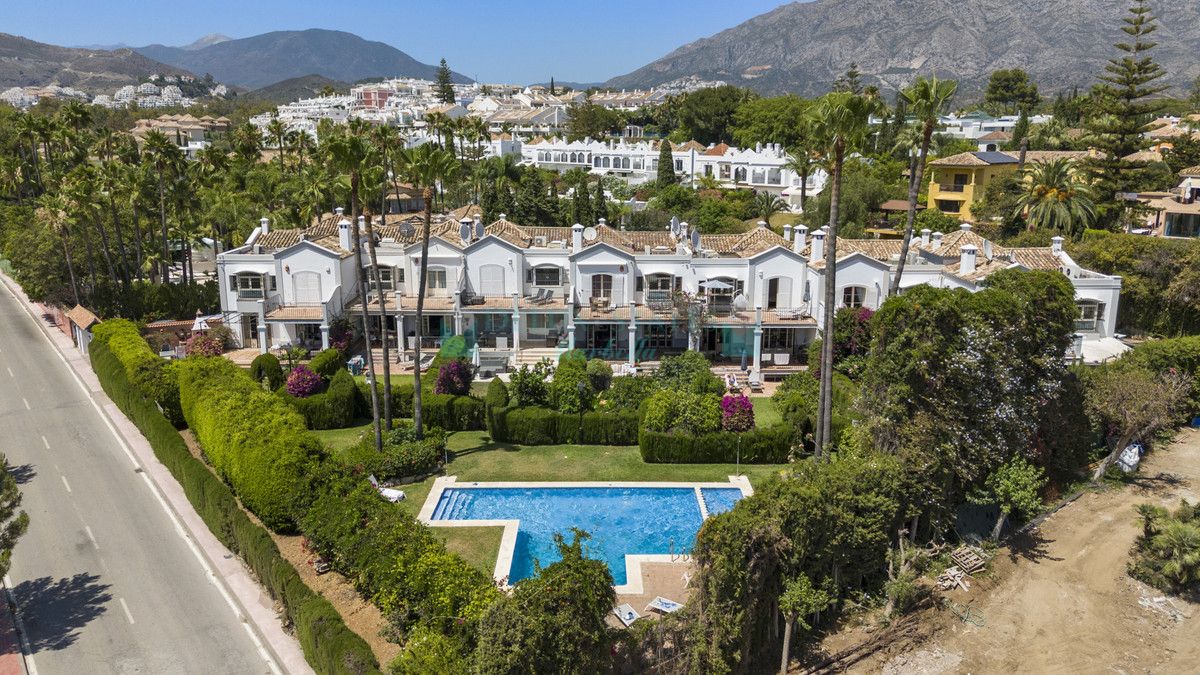 Town House for sale in Nueva Andalucia