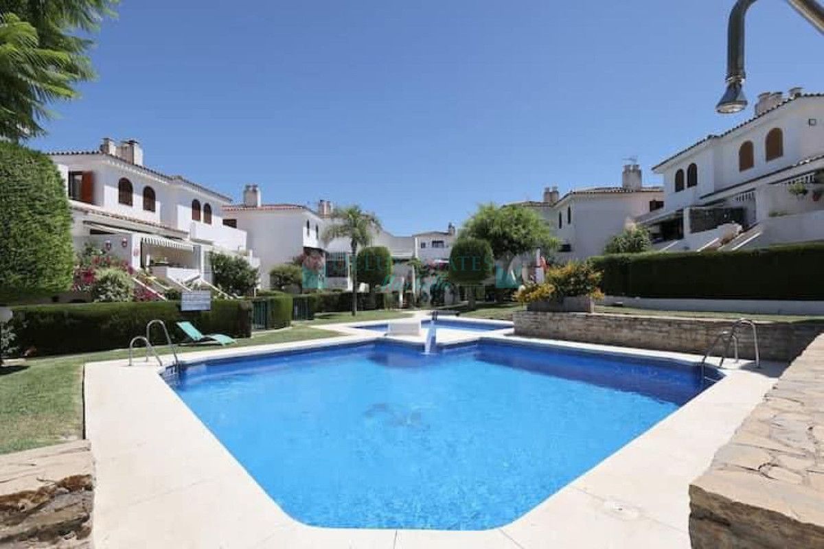 Town House for sale in Estepona