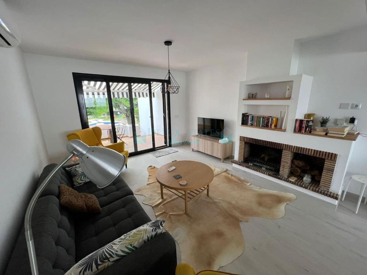 Town House for sale in Estepona