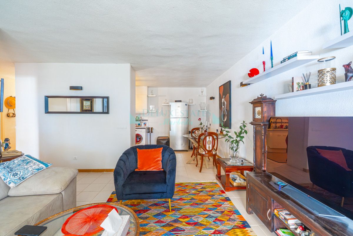 Apartamento en venta en Atalaya, Estepona