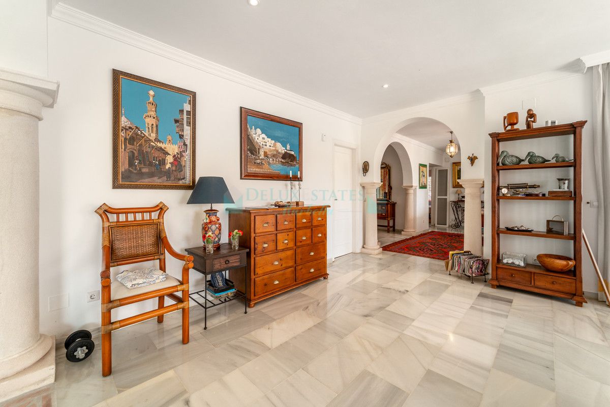 Villa for sale in El Rosario, Marbella East