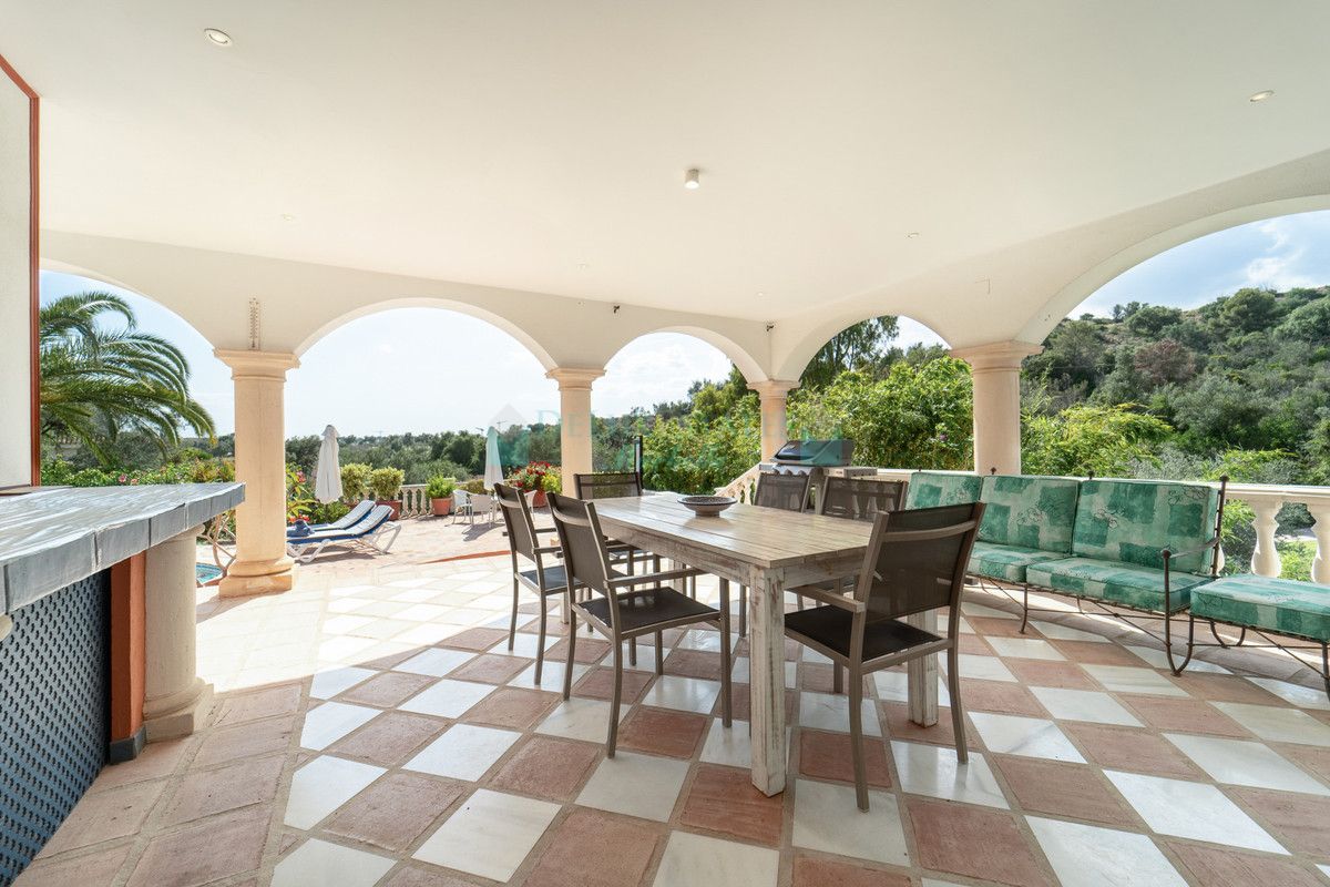 Villa for sale in El Rosario, Marbella East