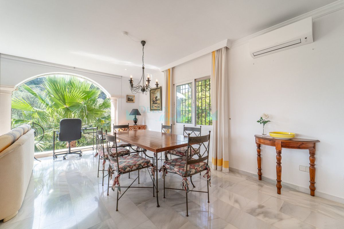 Villa for sale in El Rosario, Marbella East