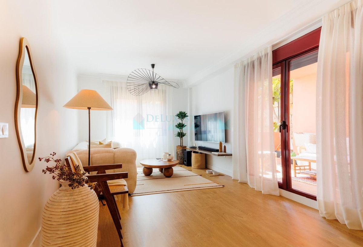 Apartamento en venta en Benahavis