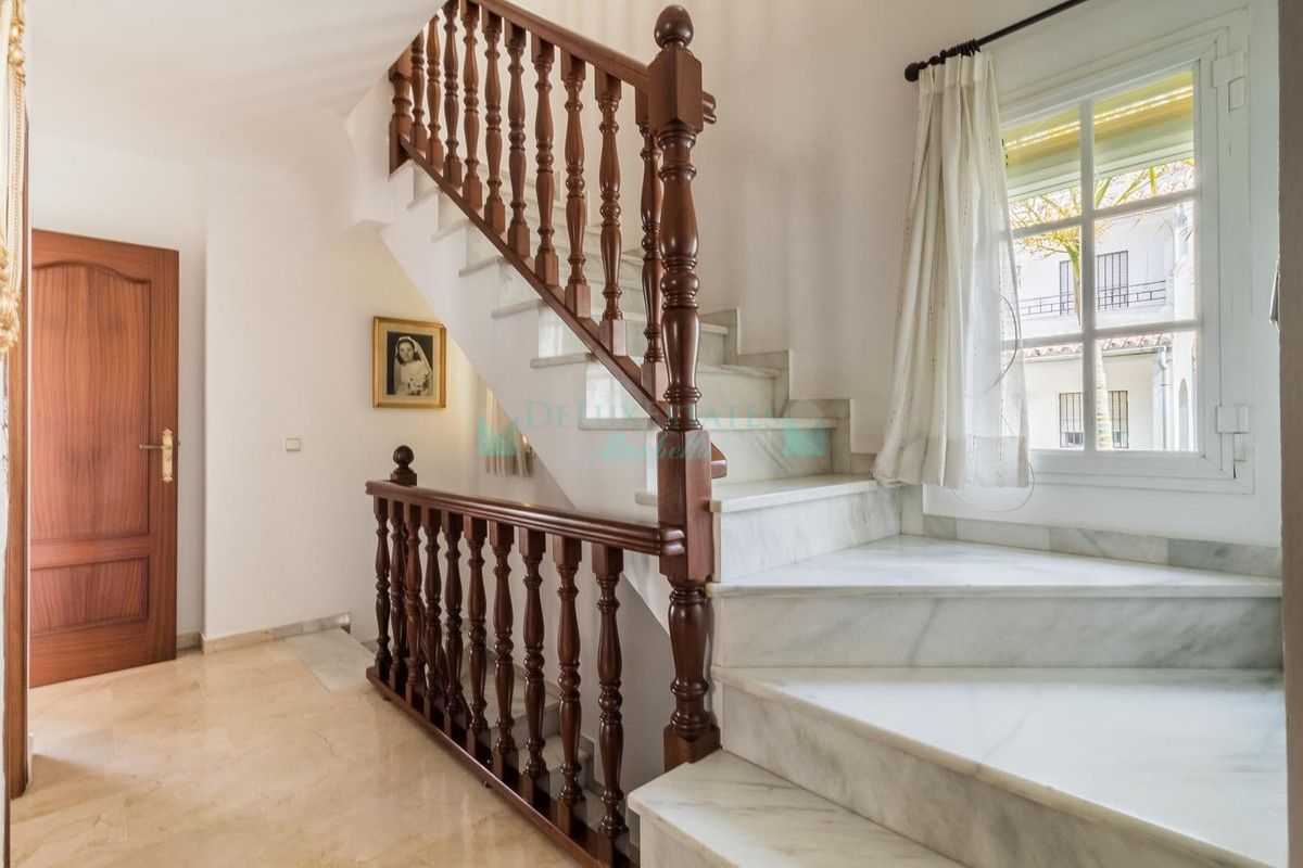 Town House for sale in Estepona