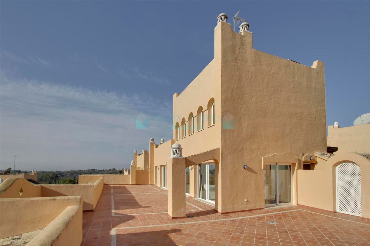 Penthouse for sale in Elviria, Marbella East