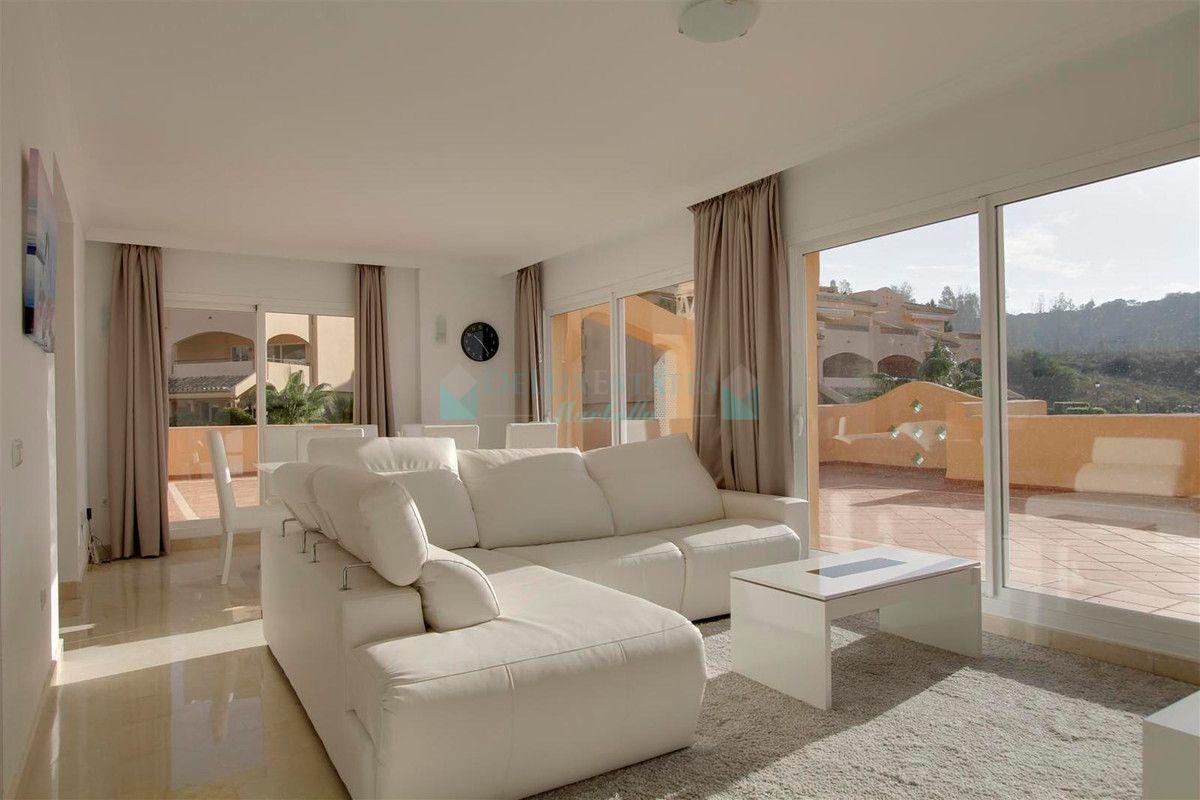 Penthouse for sale in Elviria, Marbella East