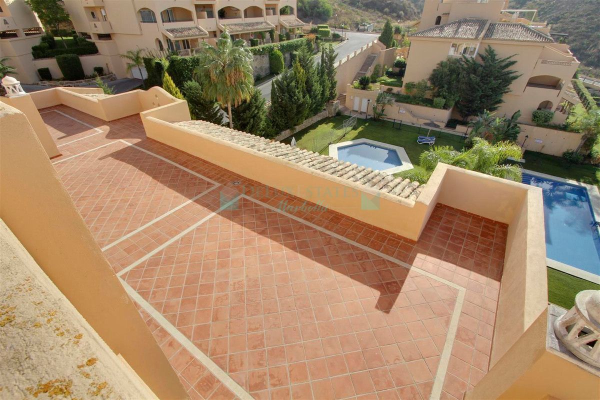 Penthouse for sale in Elviria, Marbella East