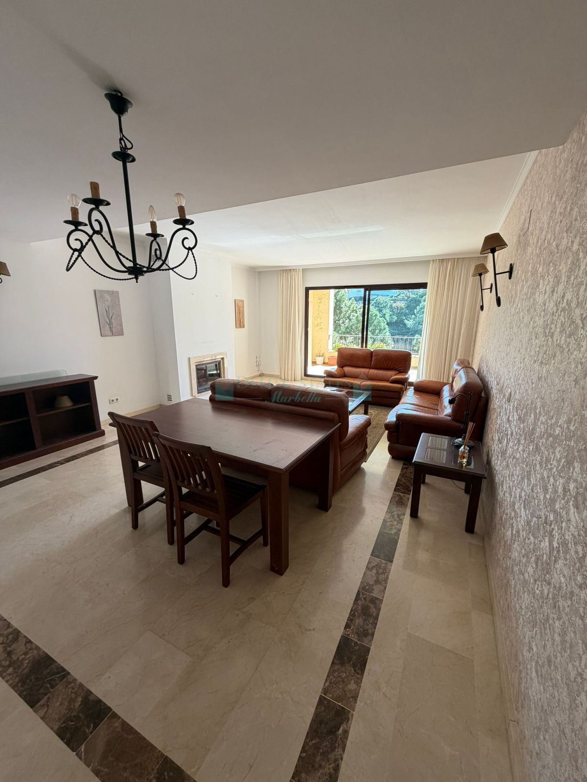 Apartment for sale in Benahavis