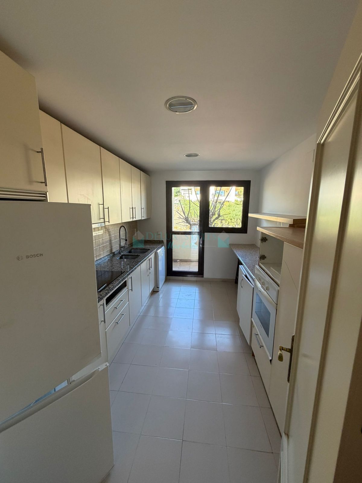 Apartment for sale in Benahavis