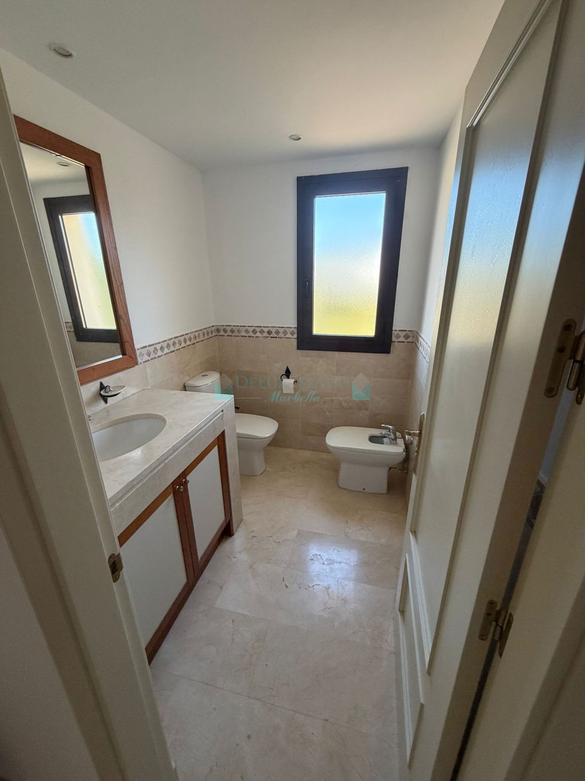 Apartment for sale in Benahavis