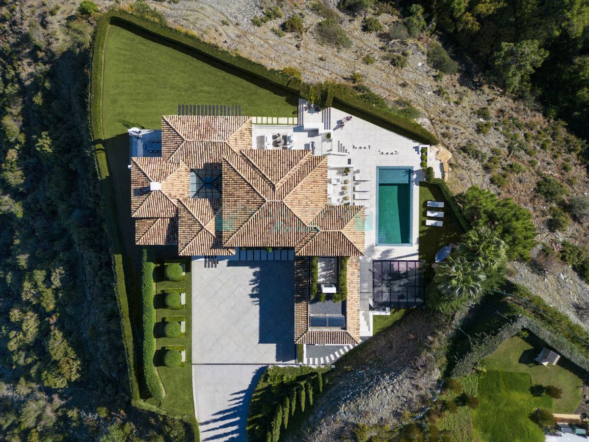 Villa en venta en El Madroñal, Benahavis