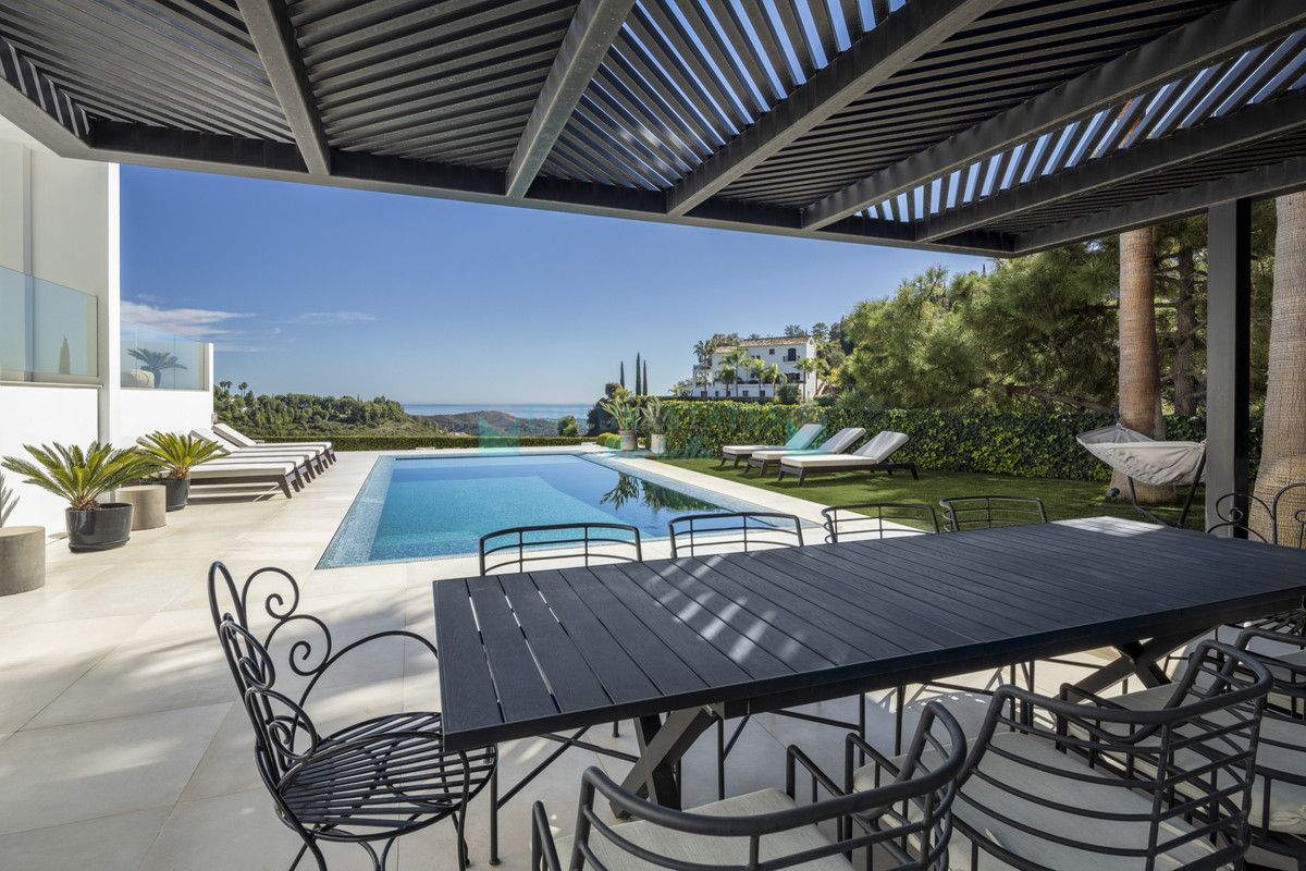 Villa en venta en El Madroñal, Benahavis