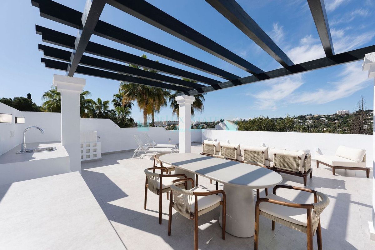 Penthouse for sale in Nueva Andalucia