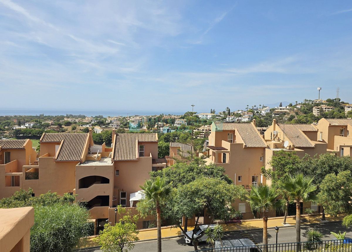 Penthouse for sale in Elviria, Marbella East