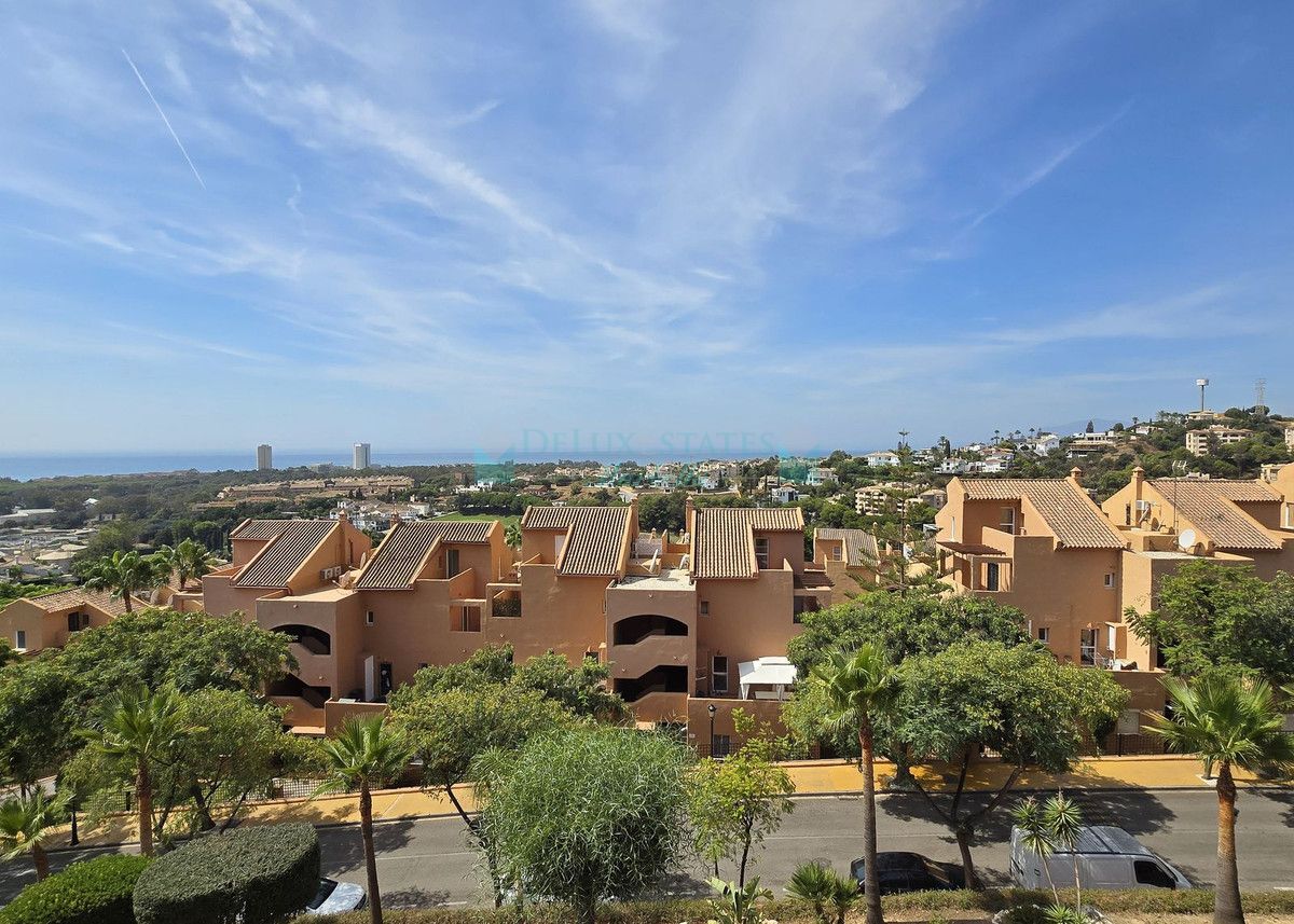 Penthouse for sale in Elviria, Marbella East