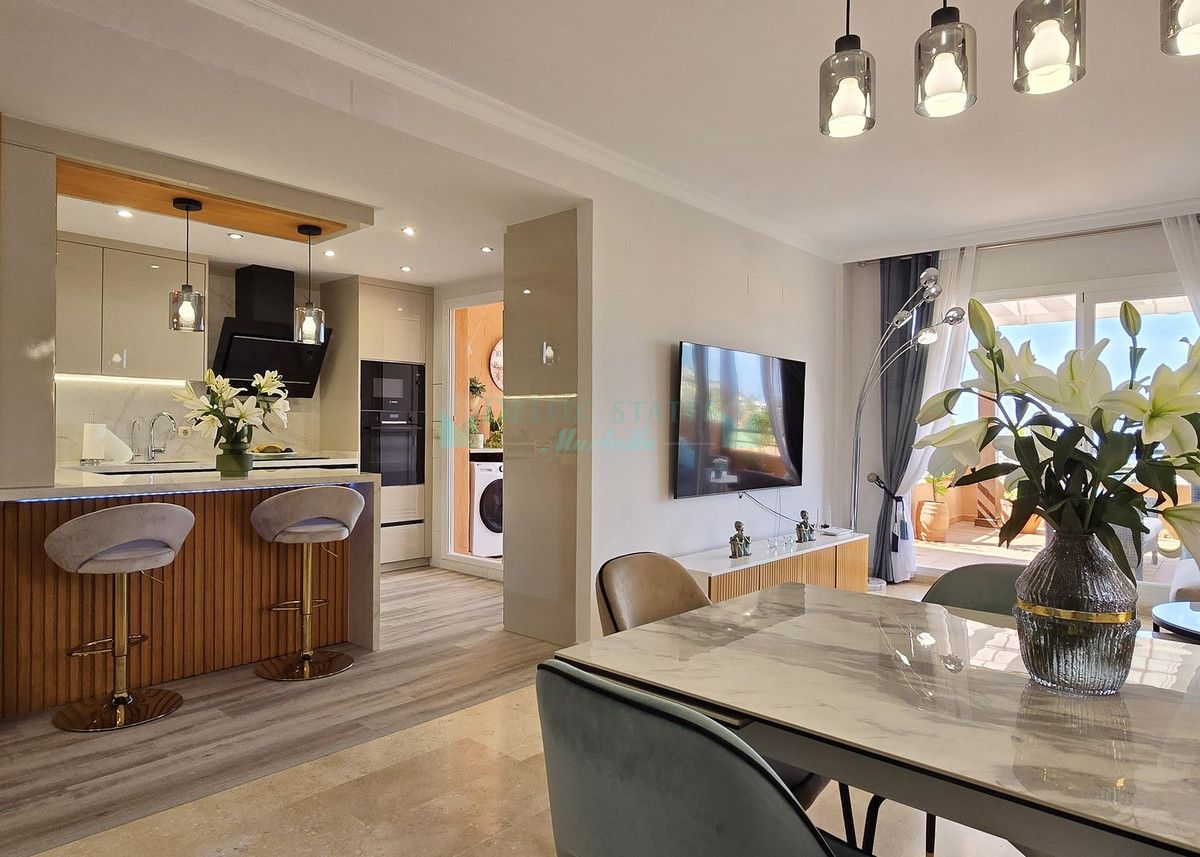 Penthouse for sale in Elviria, Marbella East