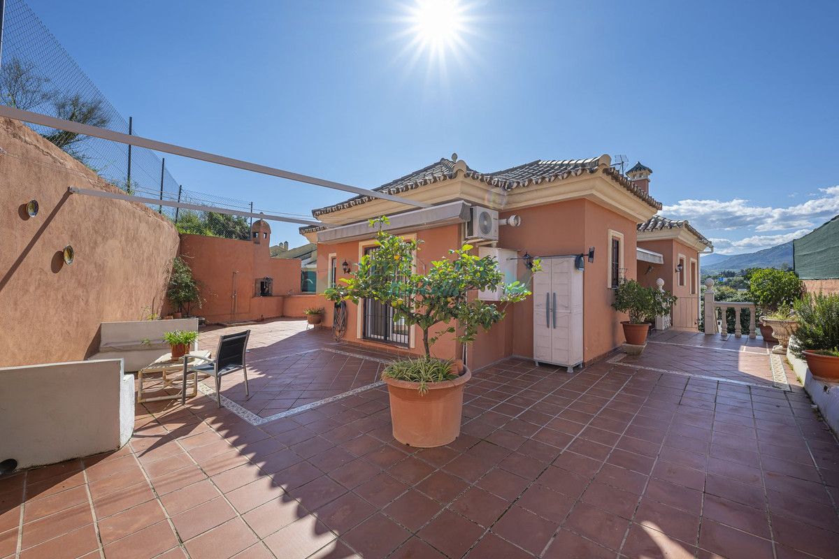 Villa for sale in La Quinta, Benahavis