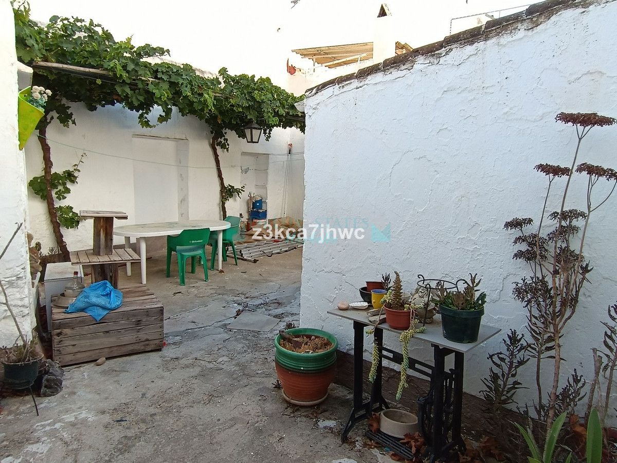 Town House for sale in Estepona