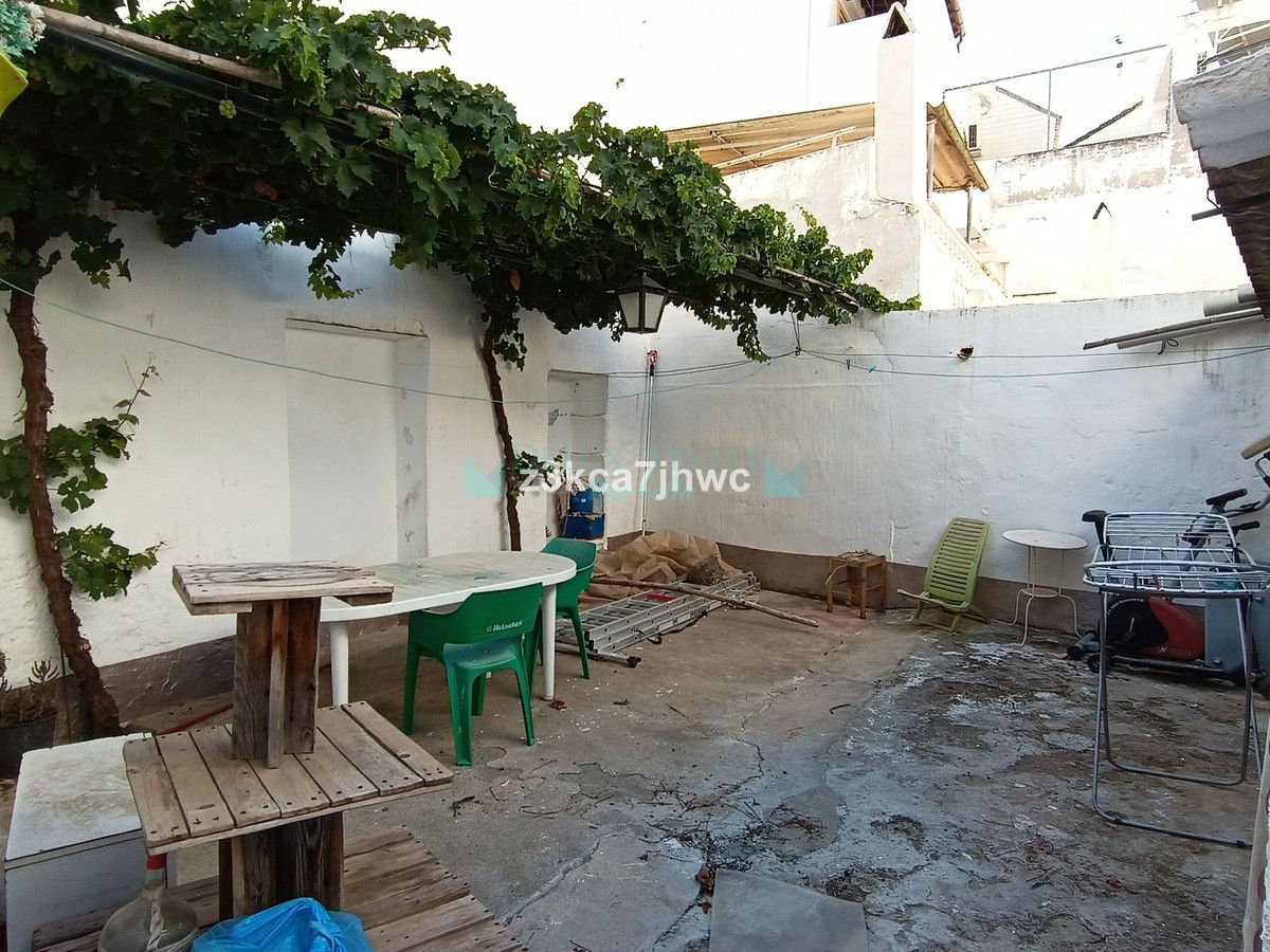 Town House for sale in Estepona