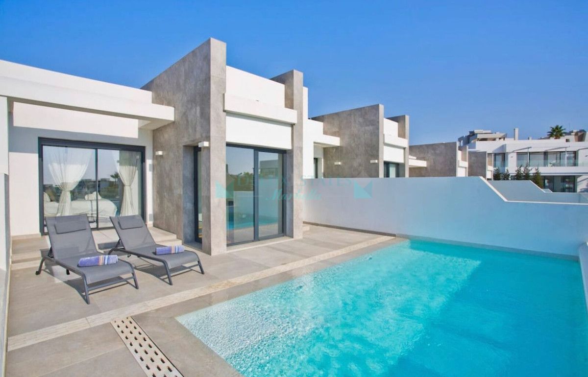 Town House for rent in Cabopino, Marbella East