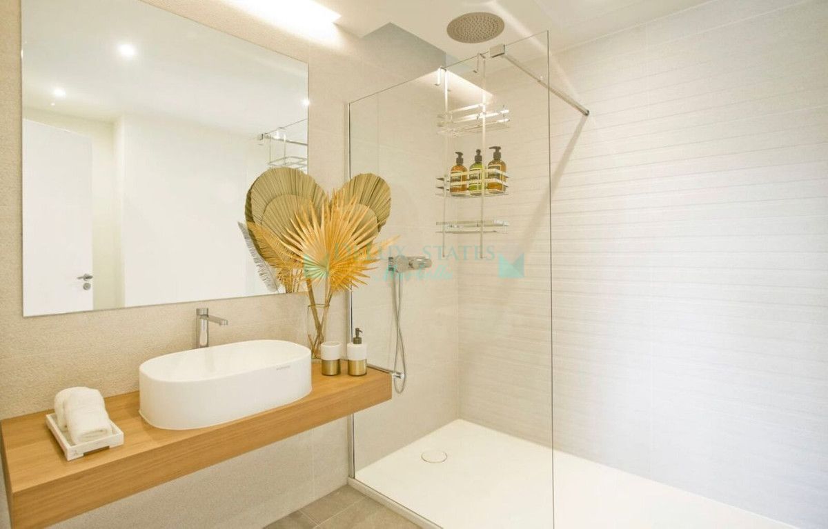 Town House for rent in Cabopino, Marbella East