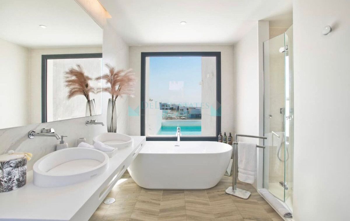 Town House for rent in Cabopino, Marbella East