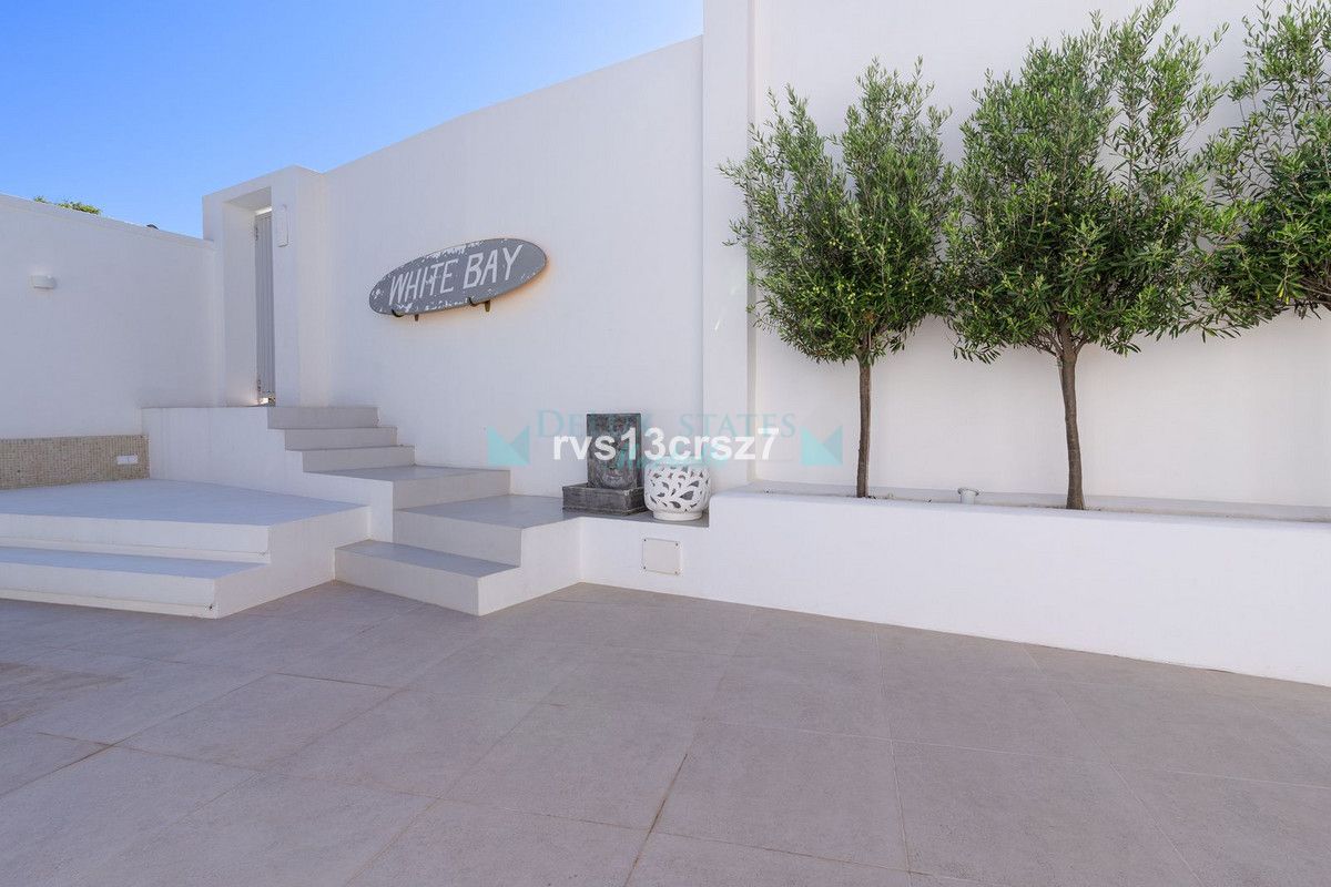 Villa for sale in El Rosario, Marbella East
