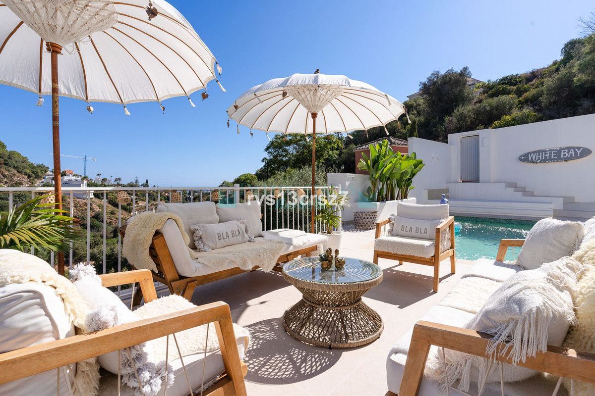 Villa for sale in El Rosario, Marbella East