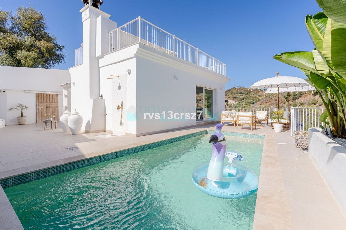 Villa for sale in El Rosario, Marbella East