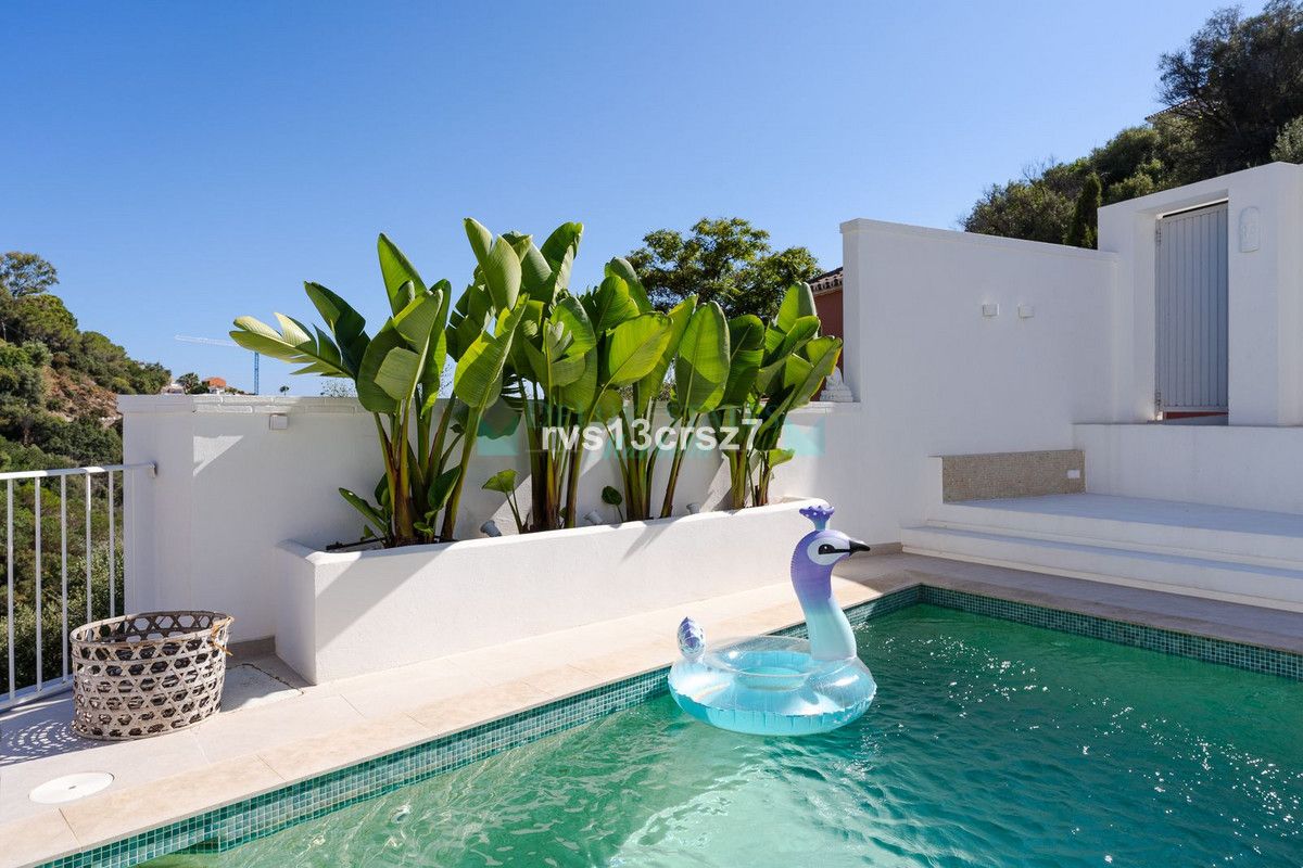 Villa for sale in El Rosario, Marbella East