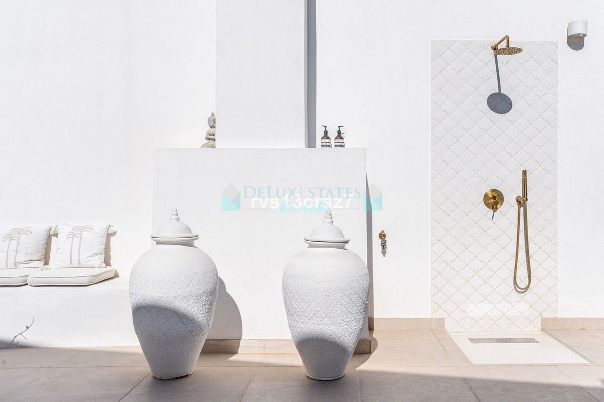 Villa for sale in El Rosario, Marbella East